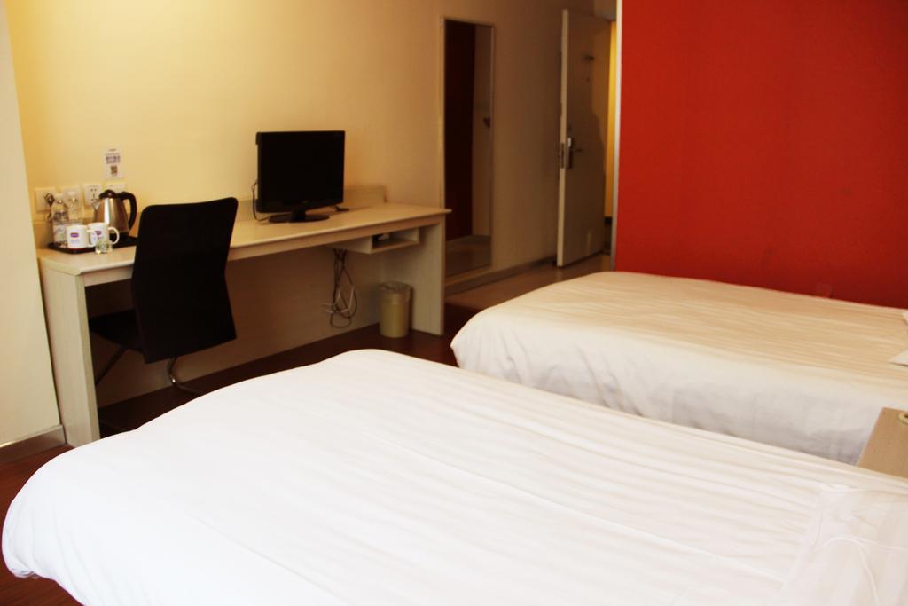 Hanting Hotel Ji'Nan Baotuquan Hongjialou Habitación foto
